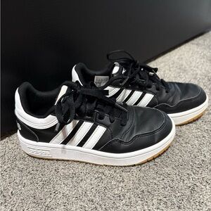 Boys adidas sneaker